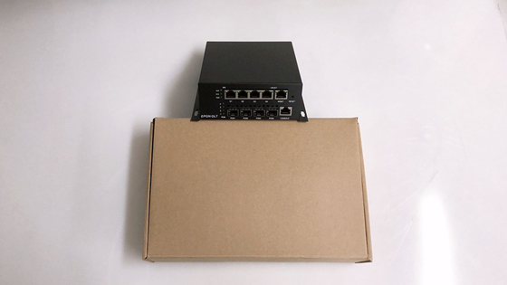 FTTHの解決のための小型4 HiOSO EPON OLTの黒の金属DC12V 5A 1000MのアップリンクOLT